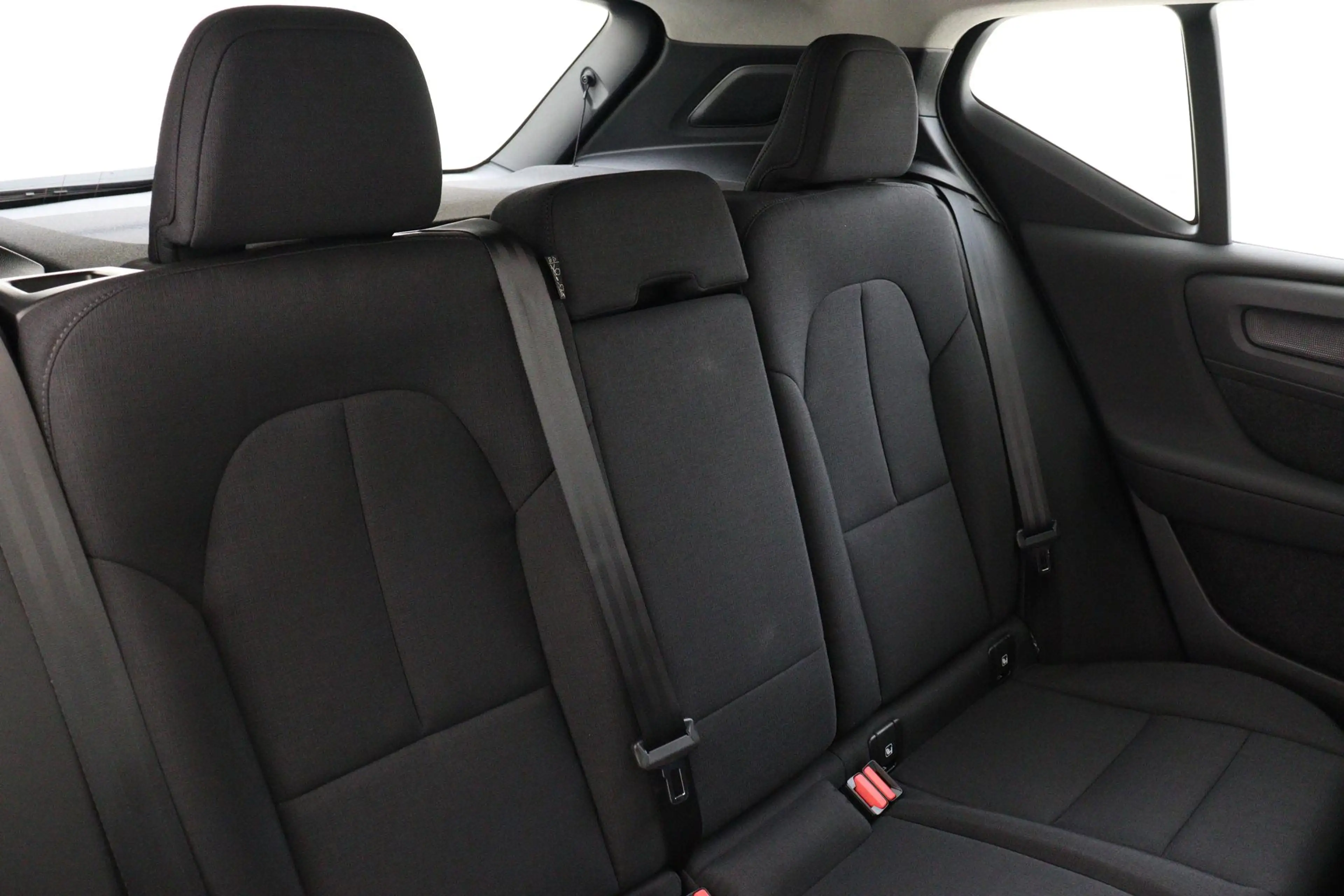 Volvo EX40 SINGLE MOTOR ESSENTIAL 70 kWh -CAMERA|CRUISE|DAB|C — photo 12