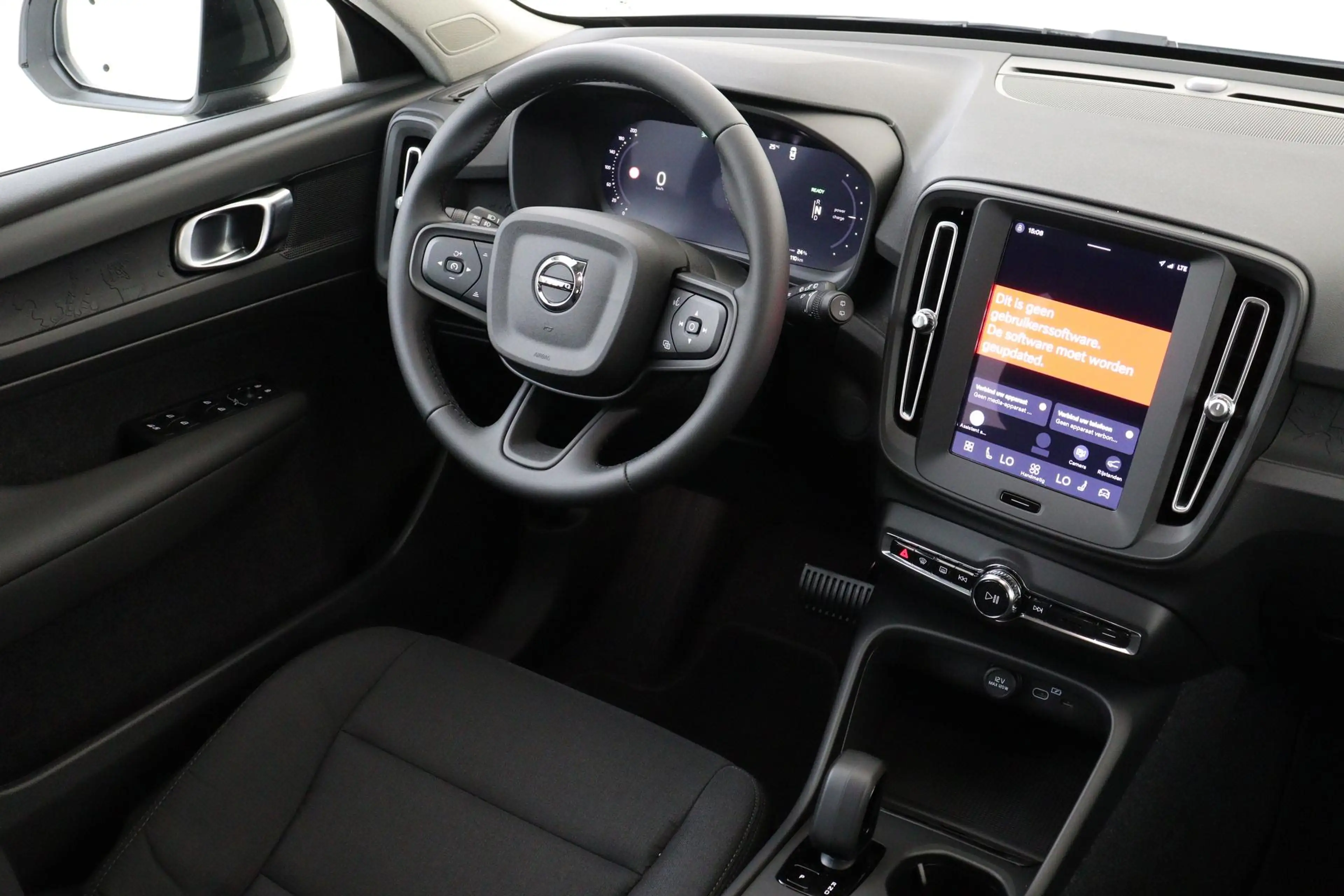 Volvo EX40 SINGLE MOTOR ESSENTIAL 70 kWh -CAMERA|CRUISE|DAB|C — photo 6