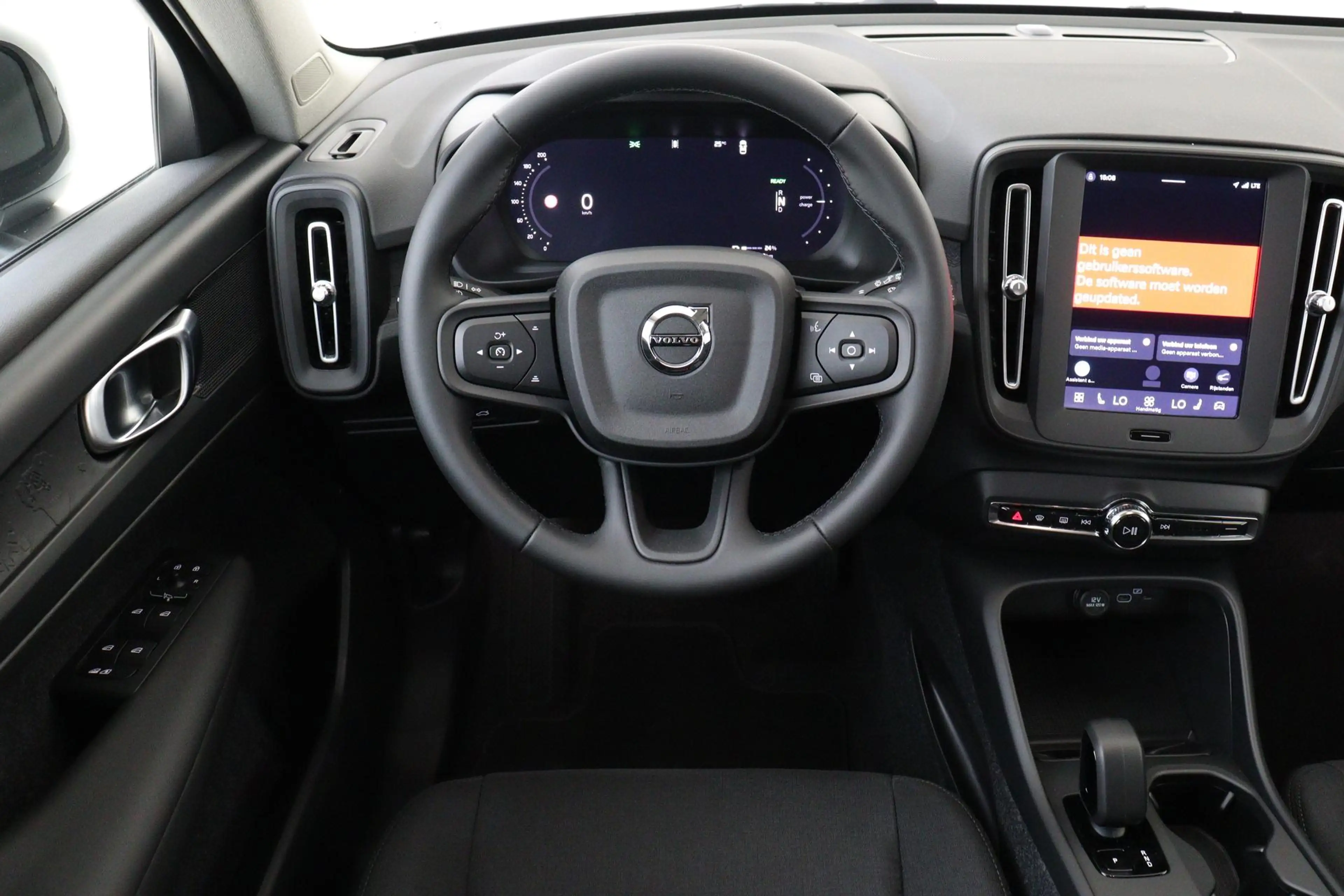 Volvo EX40 SINGLE MOTOR ESSENTIAL 70 kWh -CAMERA|CRUISE|DAB|C — photo 2