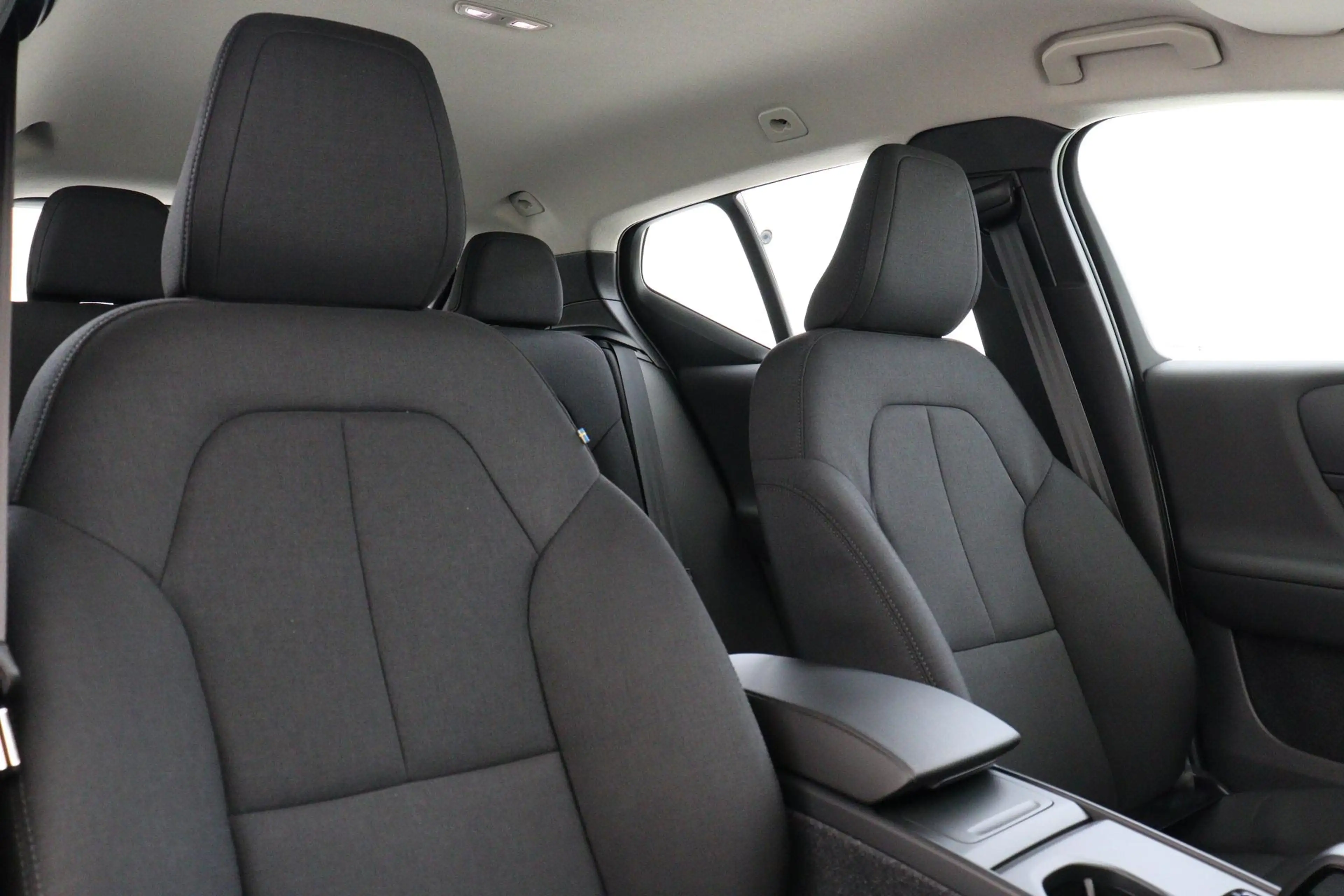 Volvo EX40 SINGLE MOTOR ESSENTIAL 70 kWh -CAMERA|CRUISE|DAB|C — photo 10