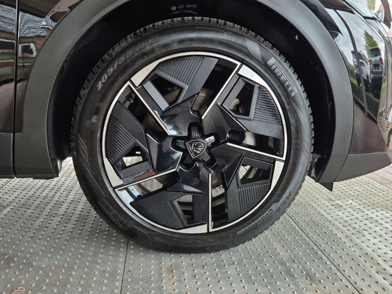 Peugeot 408 Hybrid GT Shz Navi Kamera 360 PDC v+h — photo 11