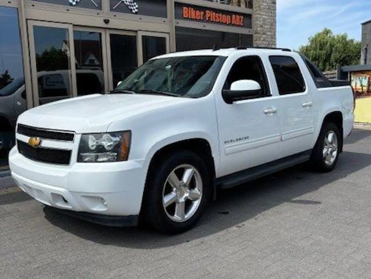 Chevrolet Avalanche 5.4 4x4 lichte vracht White - 1