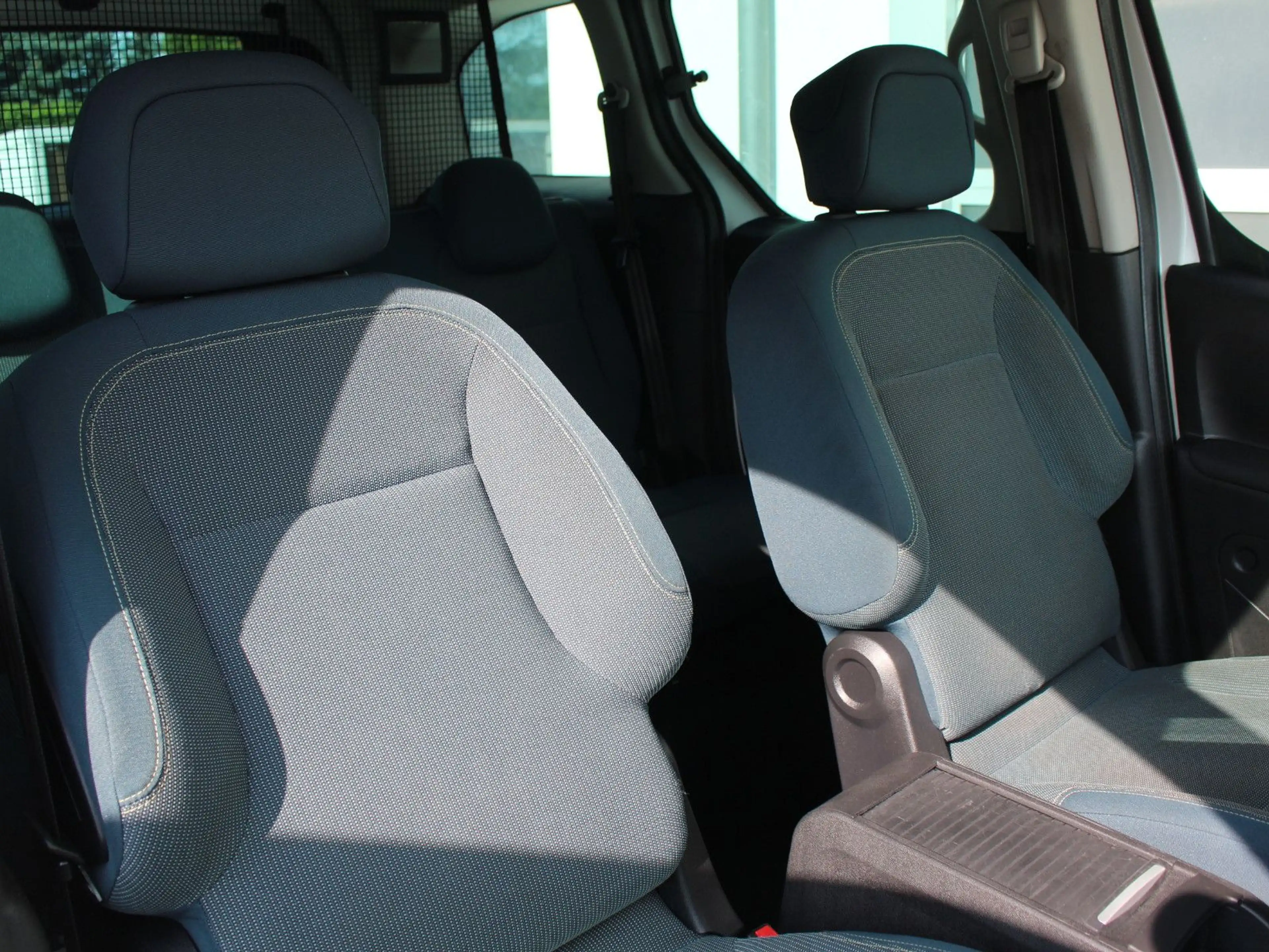 Citroen Berlingo Kombi Selection 1.2 12V AHK PDC SHZ Tem — photo 9
