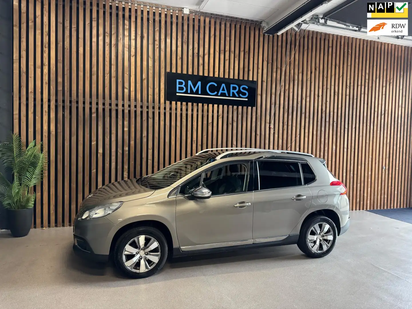 Peugeot 2008 1.2 VTi Allure AUTOMAAT, Panodak, Trekhaak Grijs - 1