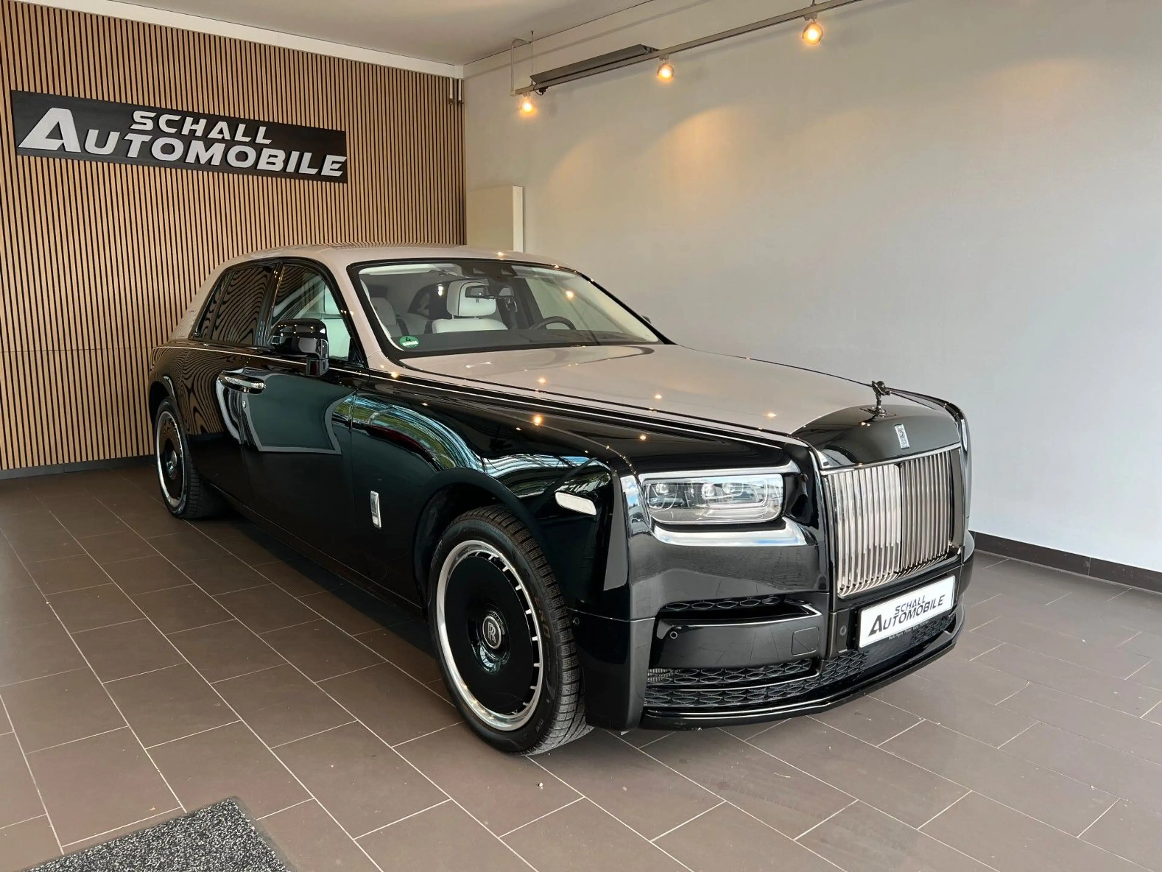 Rolls-Royce Phantom SWB Extended Two-Tone FULL — photo 3