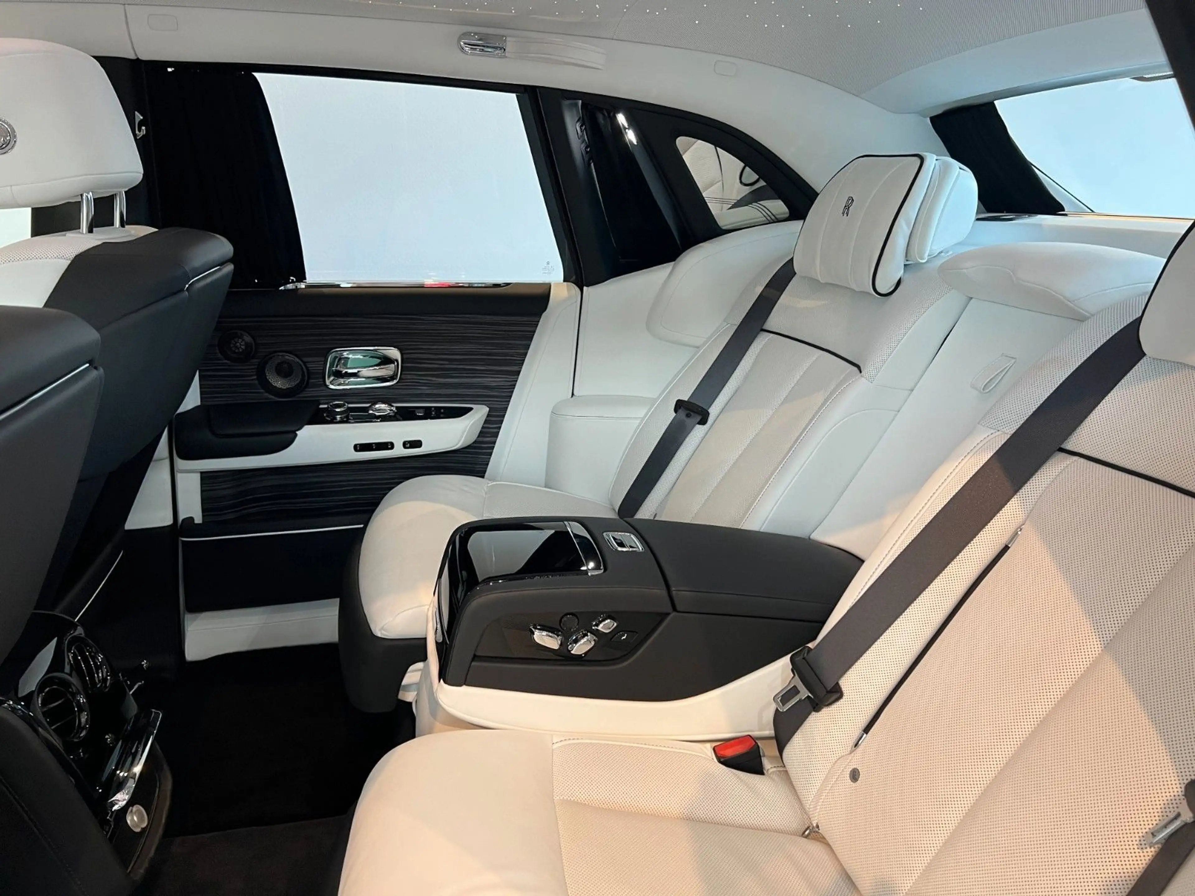 Rolls-Royce Phantom SWB Extended Two-Tone FULL — photo 13