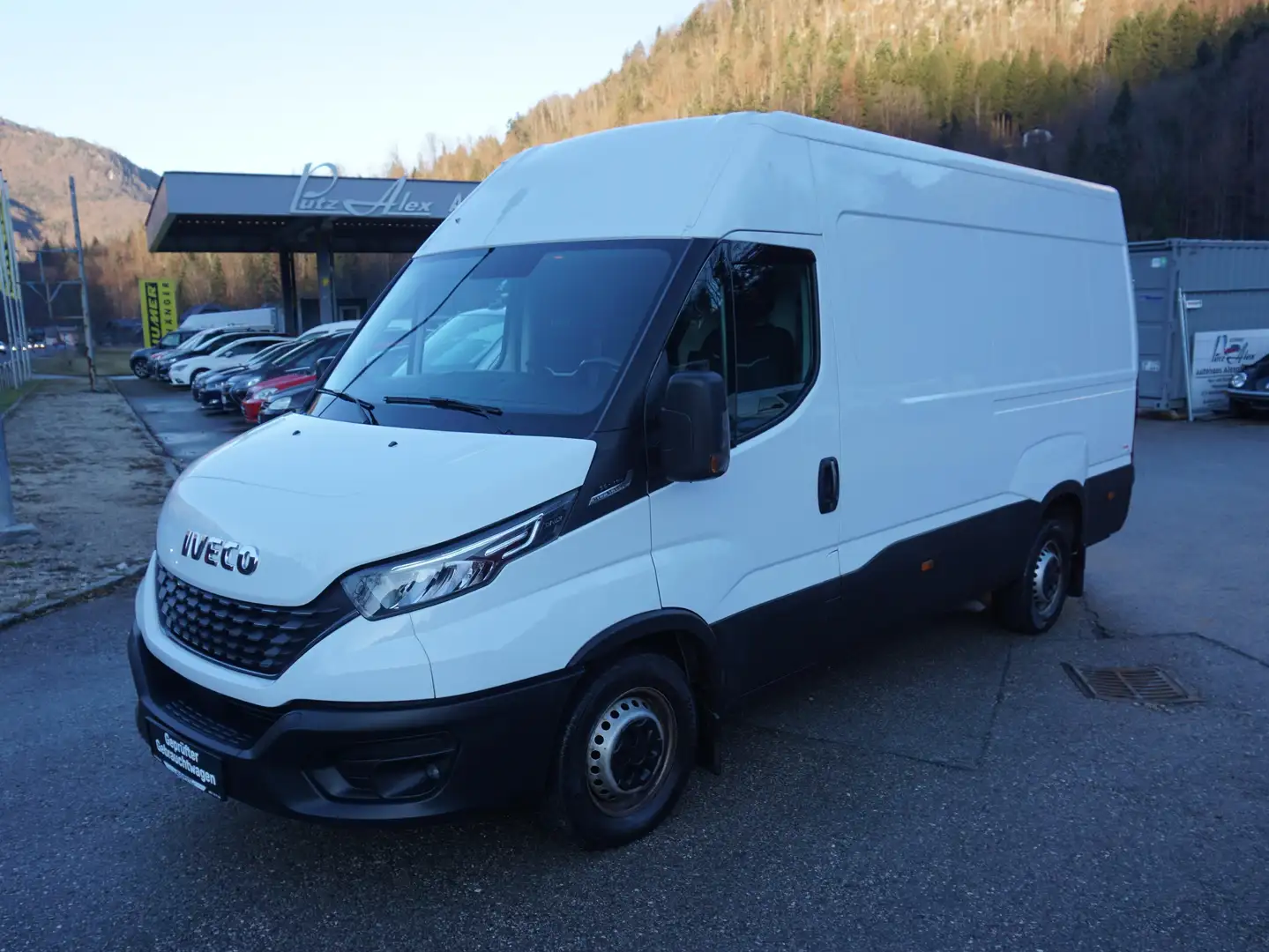 Iveco Daily Daily 35 S 140 Hi-Matic Weiß - 1