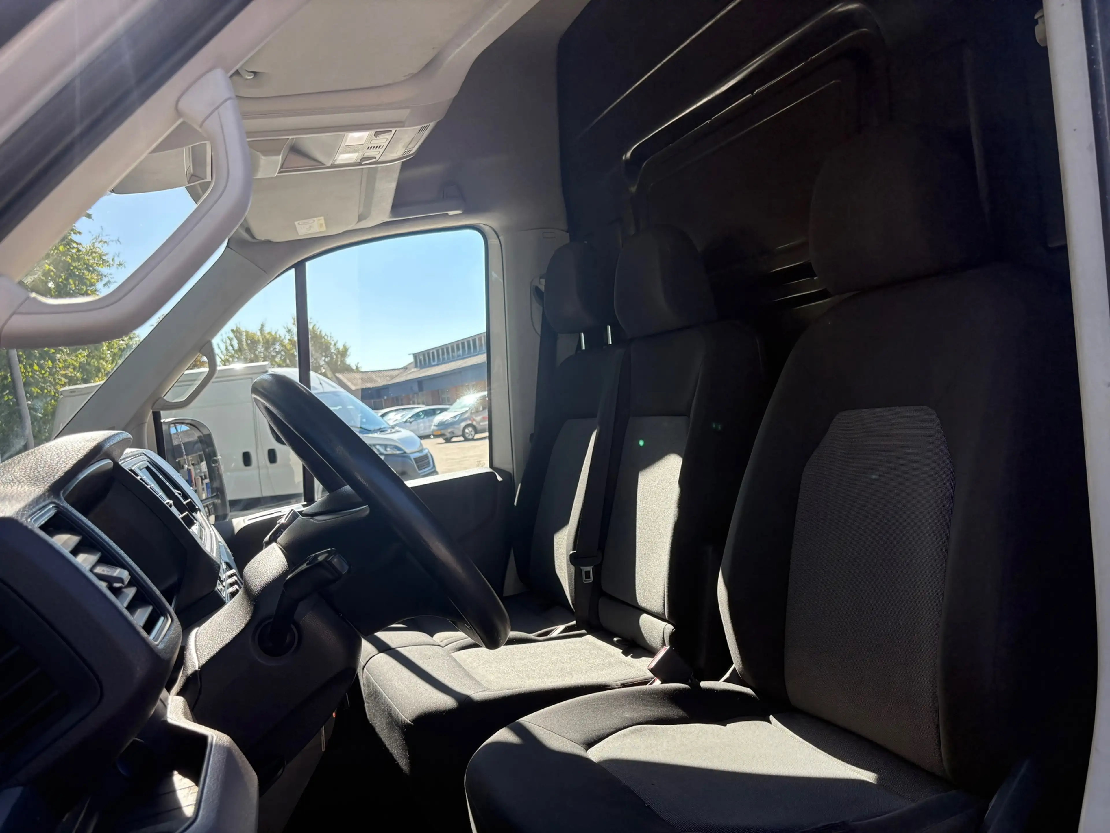Volkswagen Crafter 35 2.0 TDI L3H2|177PK|Trekhaak 3000KG|EURO6|achter — photo 13