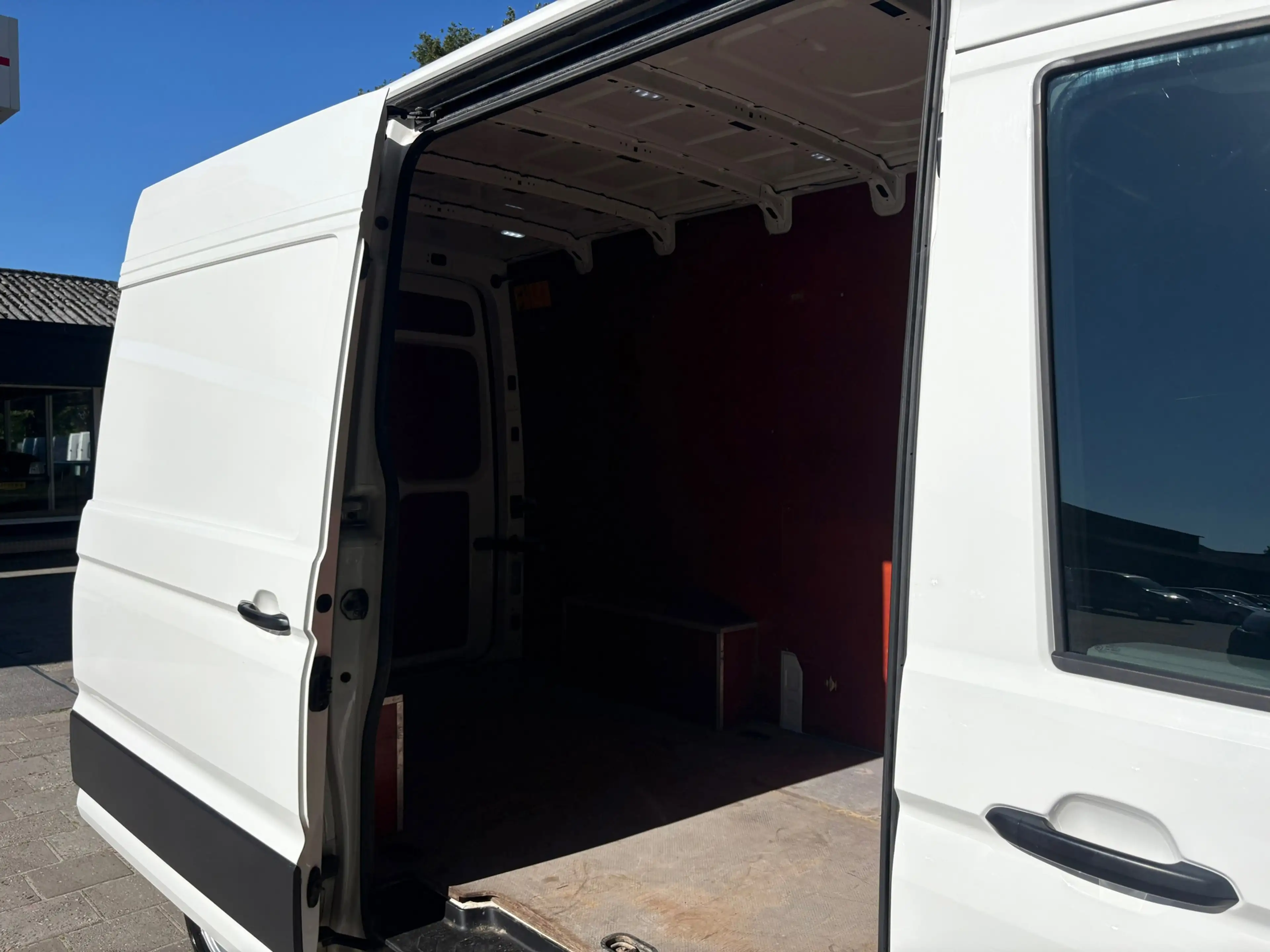 Volkswagen Crafter 35 2.0 TDI L3H2|177PK|Trekhaak 3000KG|EURO6|achter — photo 11