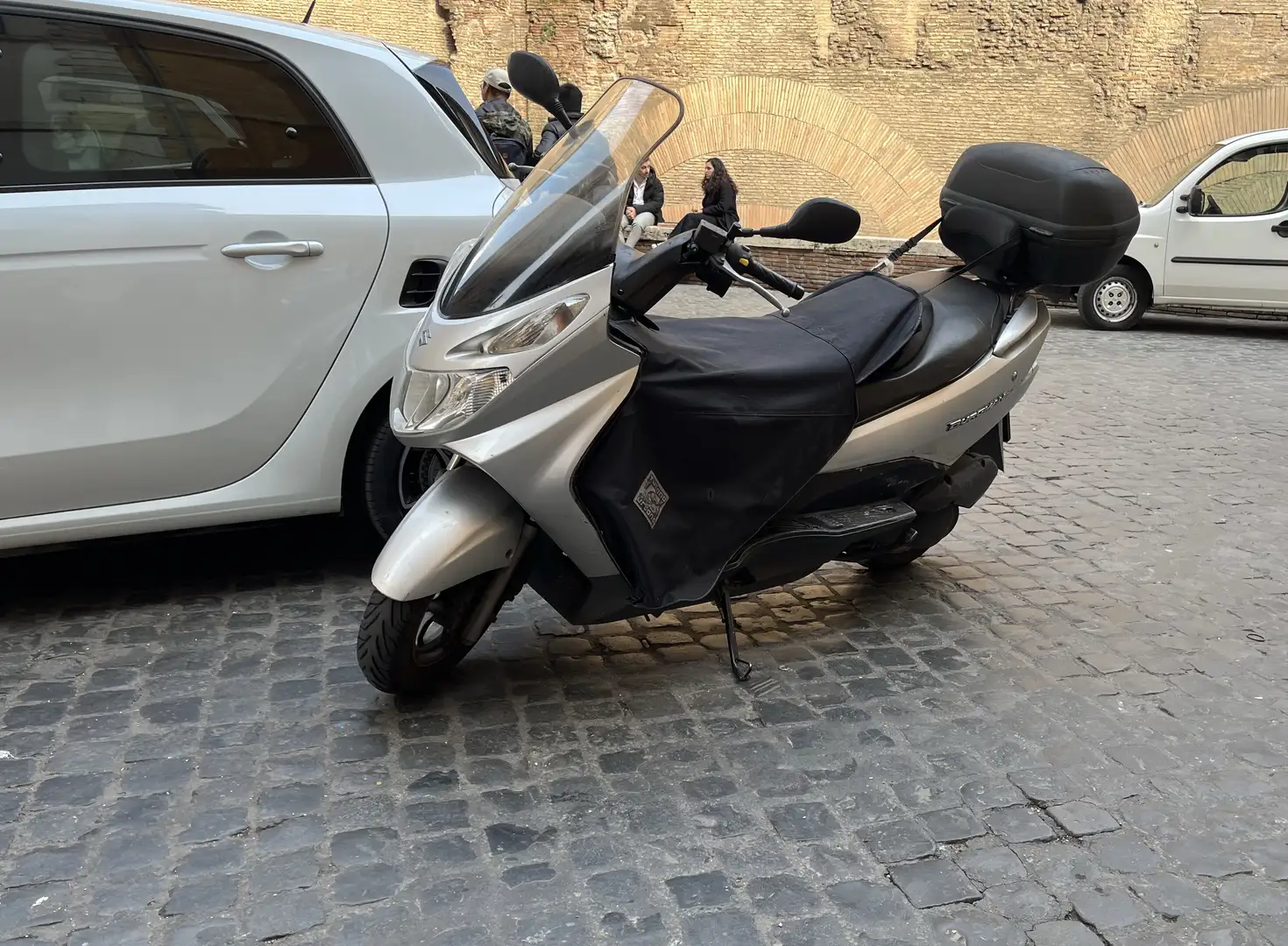 Suzuki Burgman 125 Серебристый - 1