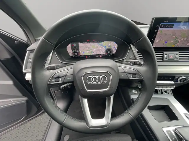 Audi Q5 view 12