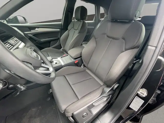 Audi Q5 view 11