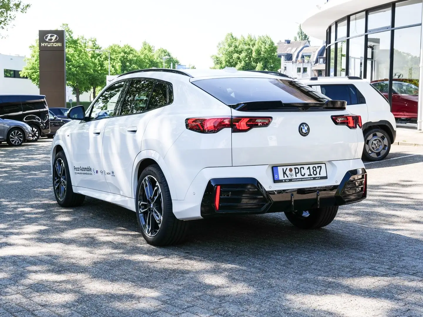 BMW X2 xDrive20d MSport HUD ACC AHK RFK NAVI LED 19" Weiß - 2