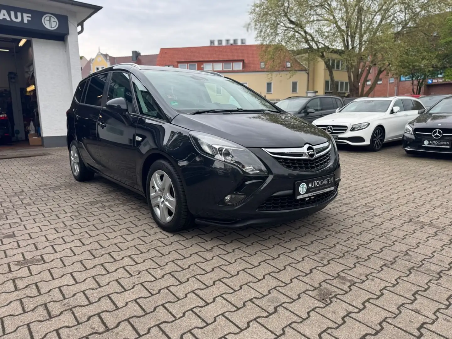 Opel Zafira Tourer Opel Zafira*TOURER*2.0 CDTI*STYLE*SHZ*PDC*NAVI* Noir - 2