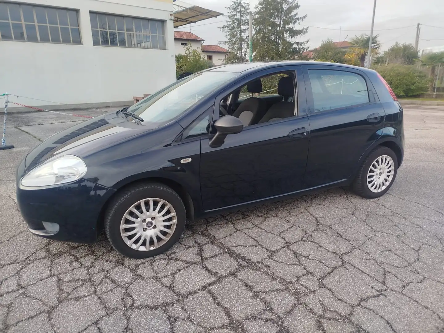 Fiat Grande Punto Grande Punto 5p 1.3 mjt 16v Actual s Blauw - 1