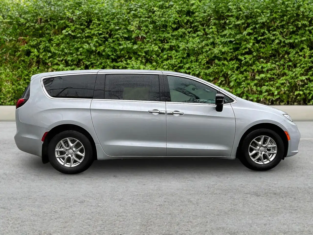 Chrysler Pacifica снимка Chrysler Pacifica