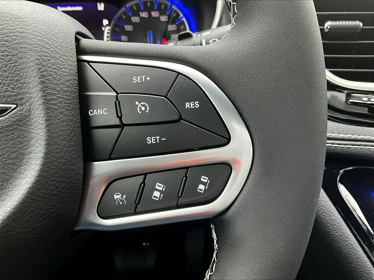 Chrysler Pacifica снимка Chrysler Pacifica