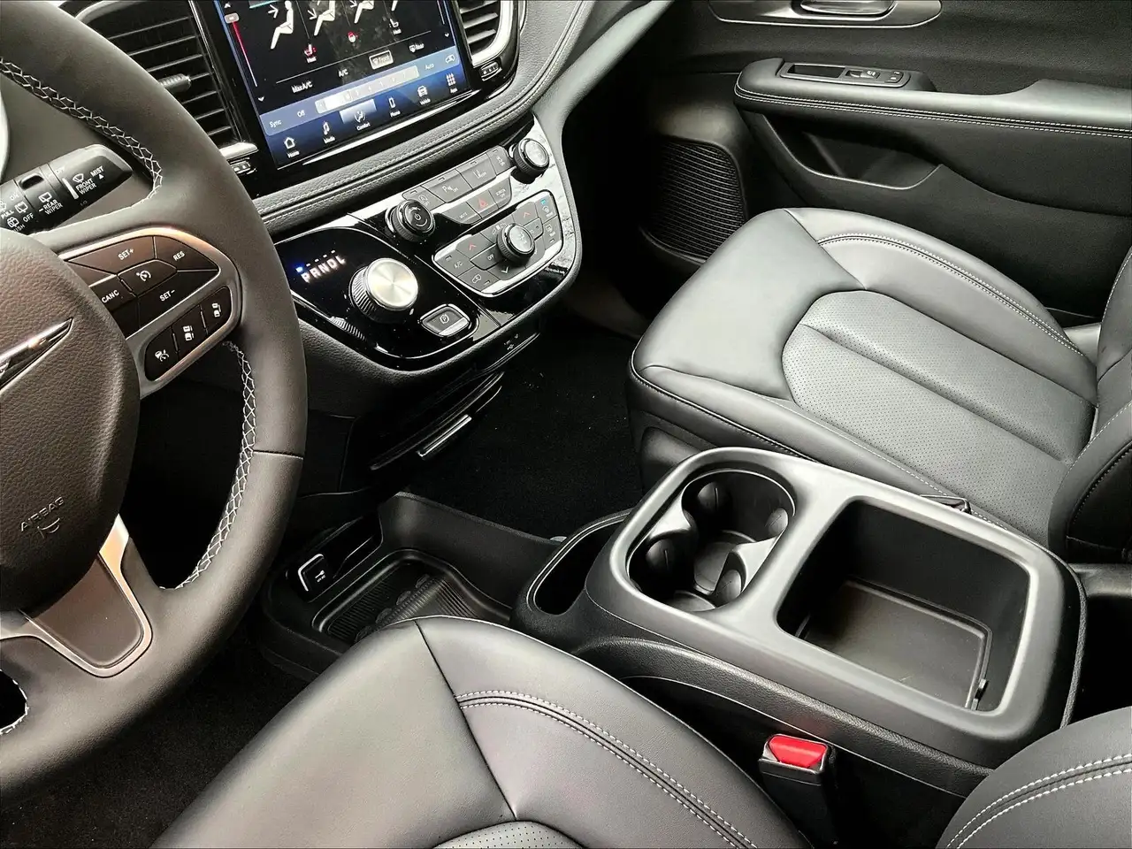 Chrysler Pacifica снимка Chrysler Pacifica