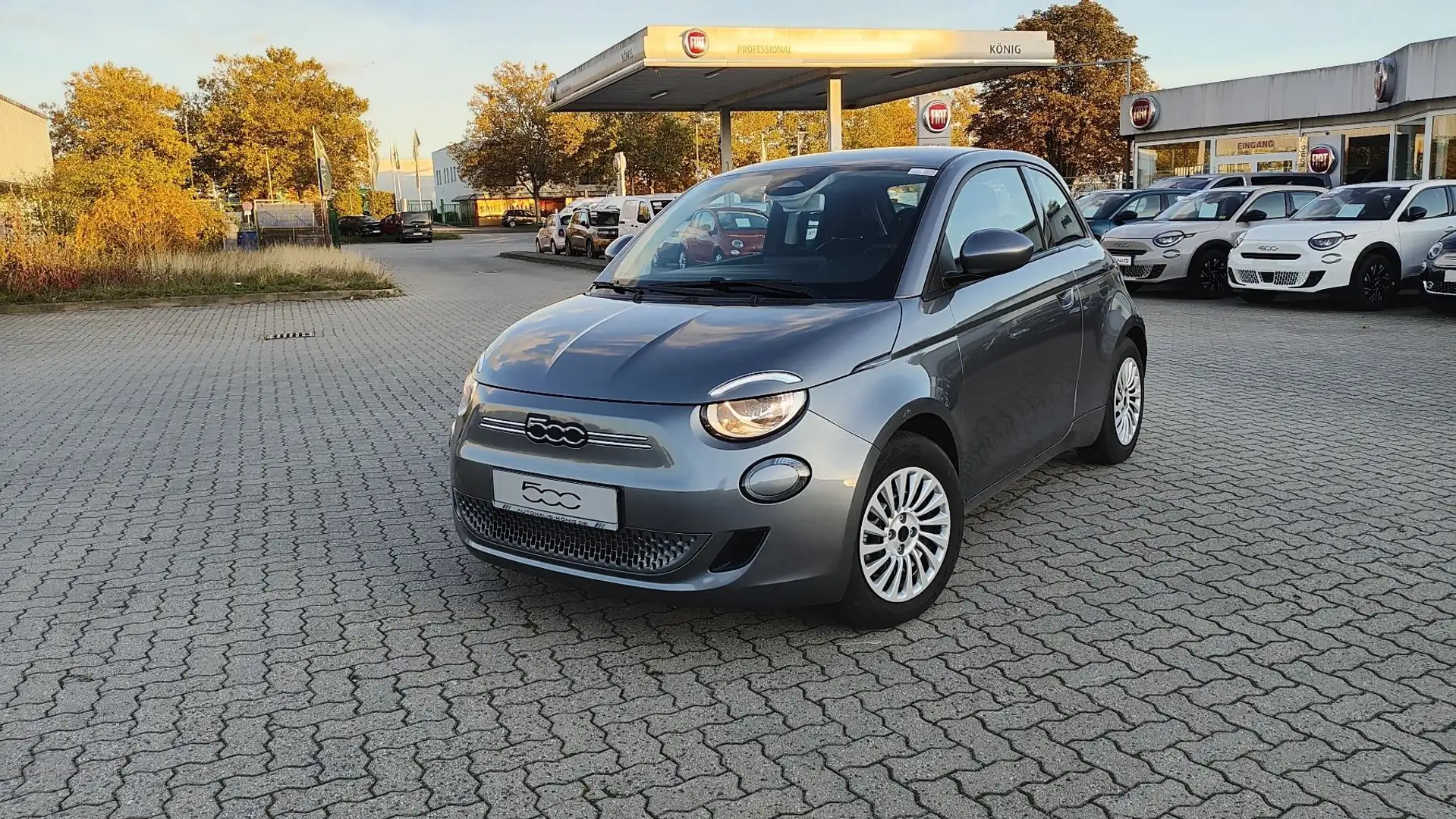 Fiat 500e 3+1 42 kWh, SOH 96% Klimaatm., ZV+FB Grau - 1