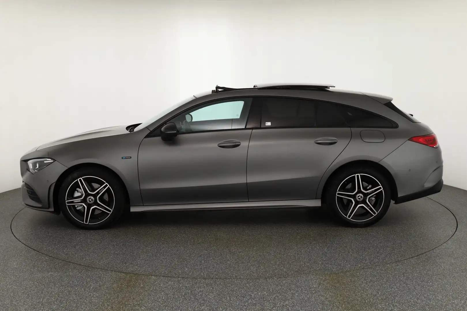 Mercedes-Benz CLA 250 e Shooting Brake AMG Line Panorama Kamera Grau - 2