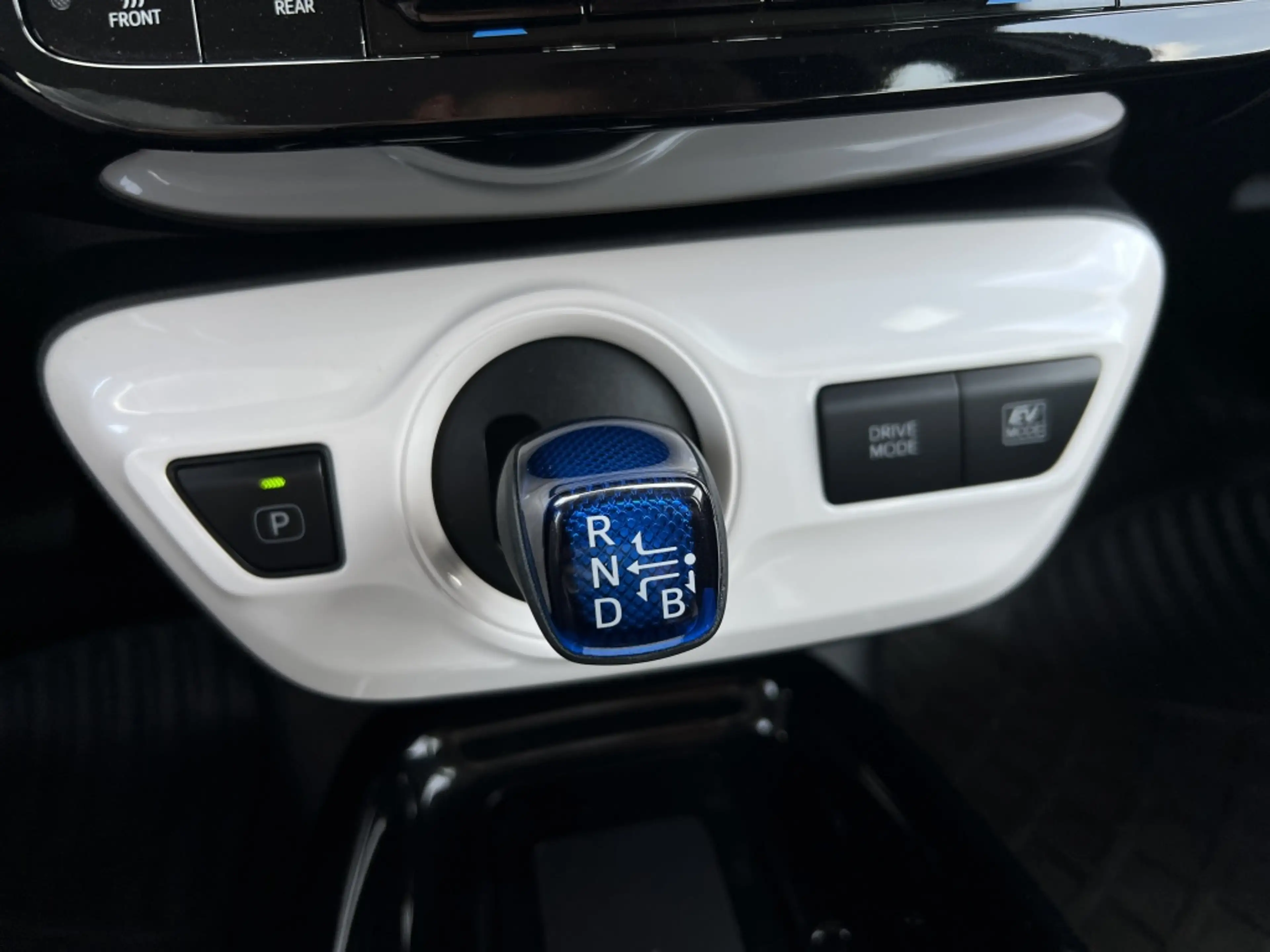Toyota Prius 1.8 Executive — photo 21