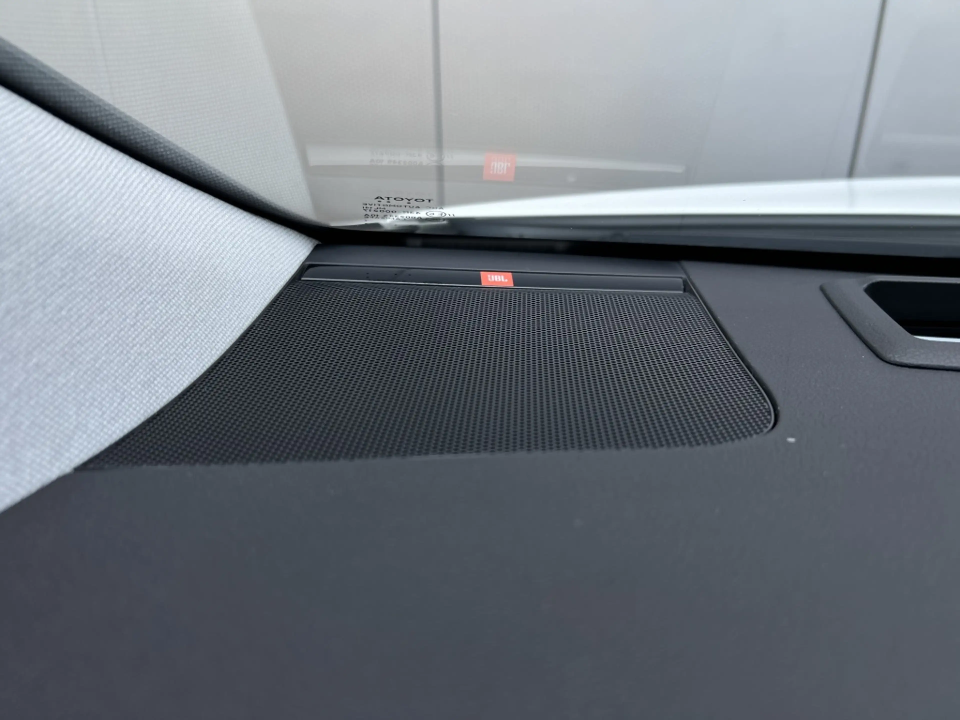 Toyota Prius 1.8 Executive — photo 22