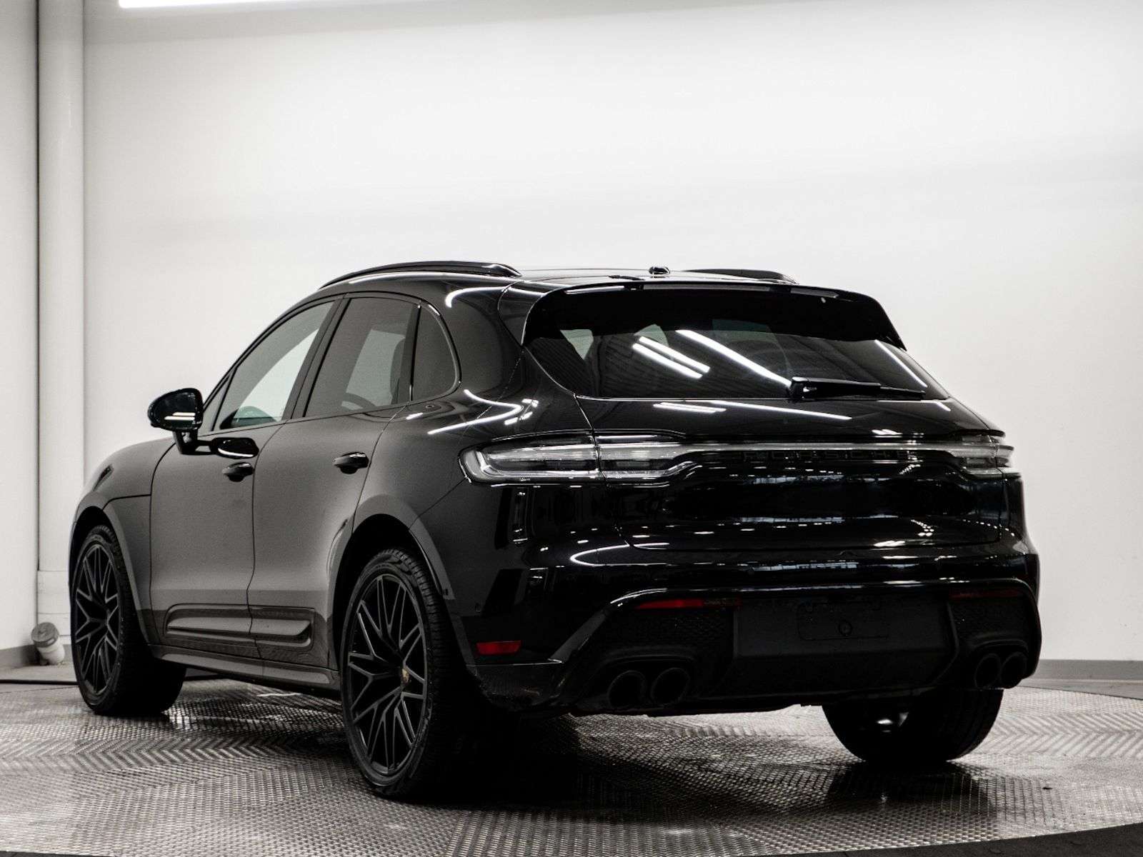 2024 Porsche Macan | Recent Arrival, High Demand Unit, Porsche Servic alt 3
