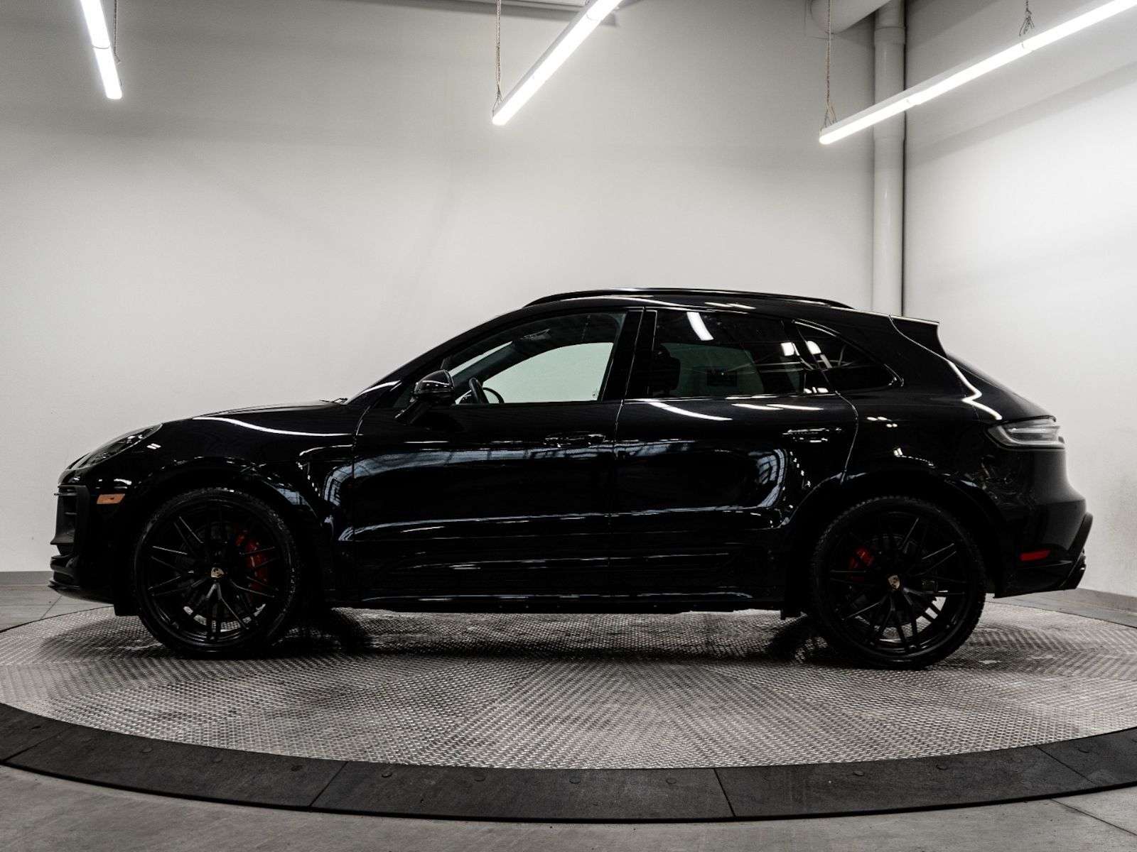 2024 Porsche Macan | Recent Arrival, High Demand Unit, Porsche Servic alt 2