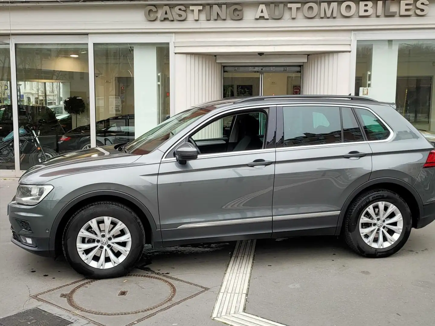 Volkswagen Tiguan Tiguan 2.0 16V TDI BlueMotion - 150 - BV DSG 7  2016 Confortline Business PHASE 1 Grau - 2