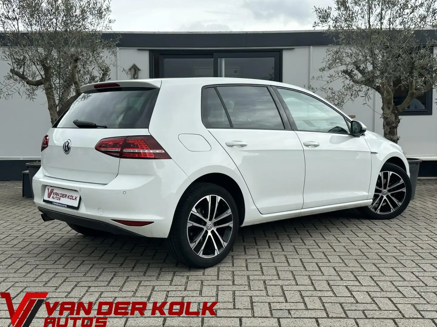Volkswagen Golf 1.2 TSI Connected Edition Xenon Cruise Climate Sto Fehér - 2