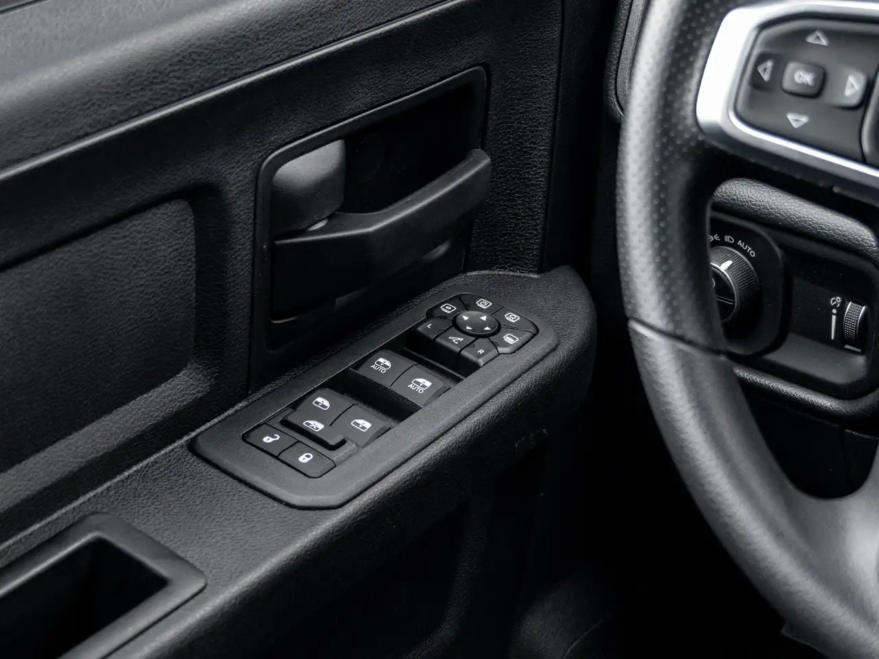 RAM 2500 снимка RAM 2500