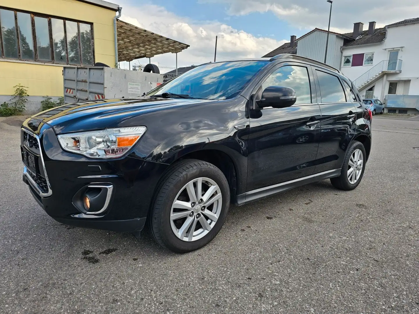 Mitsubishi ASX 2.2 DI-D 4WD Top Auto Schwarz - 2