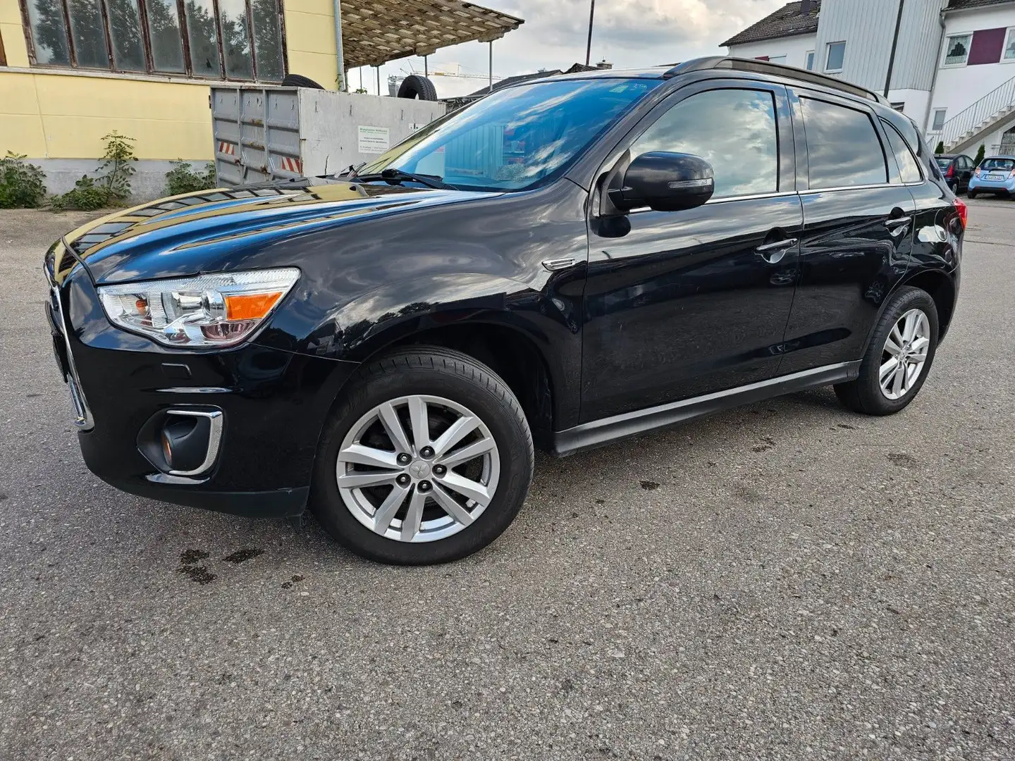 Mitsubishi ASX 2.2 DI-D 4WD Top Auto Schwarz - 1