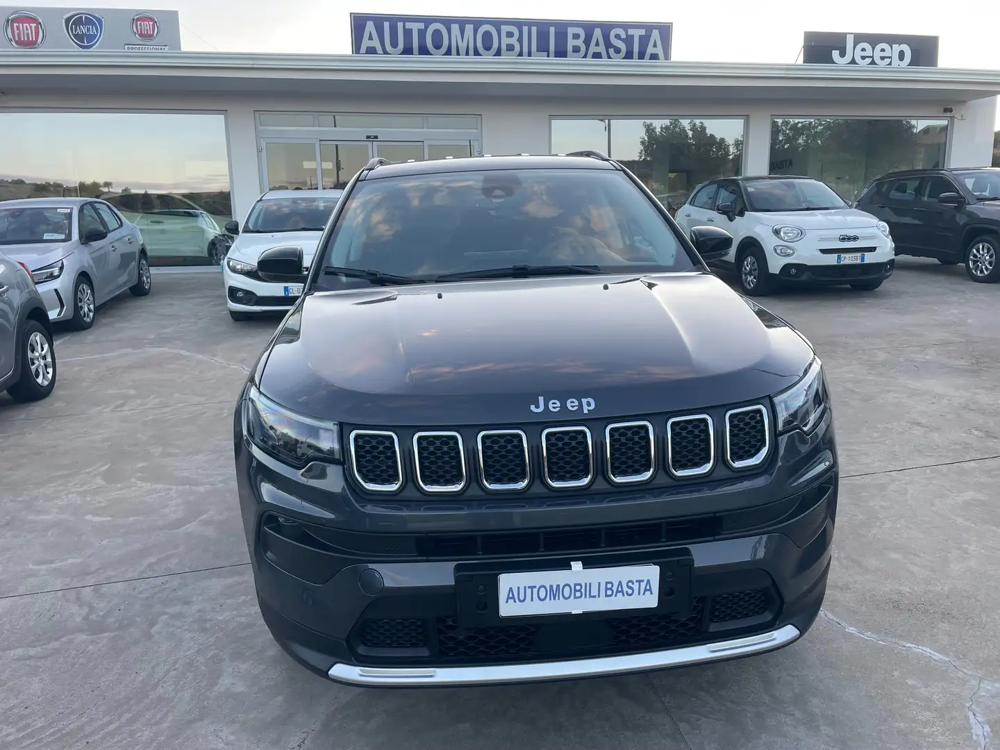 Jeep Compass Compass 1.5 turbo T4 mhev Limited 130 "Km 60.000" Gris - 1