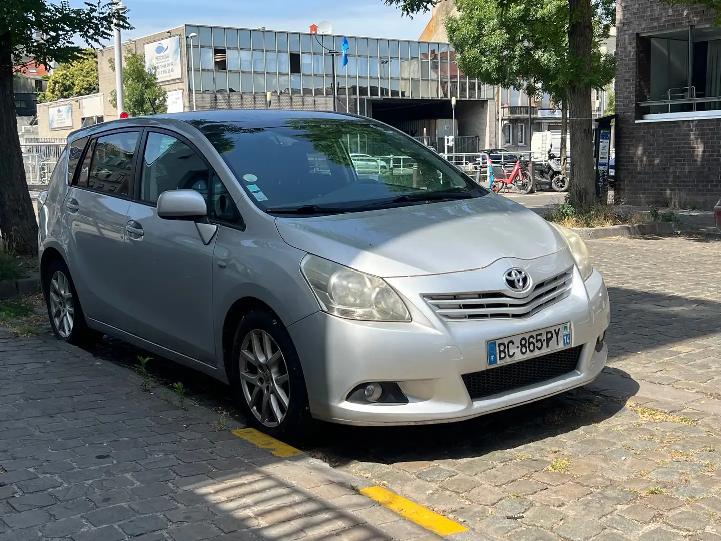 Toyota Verso 2.0 D-4D Sol 5pl. DPF Grijs - 1