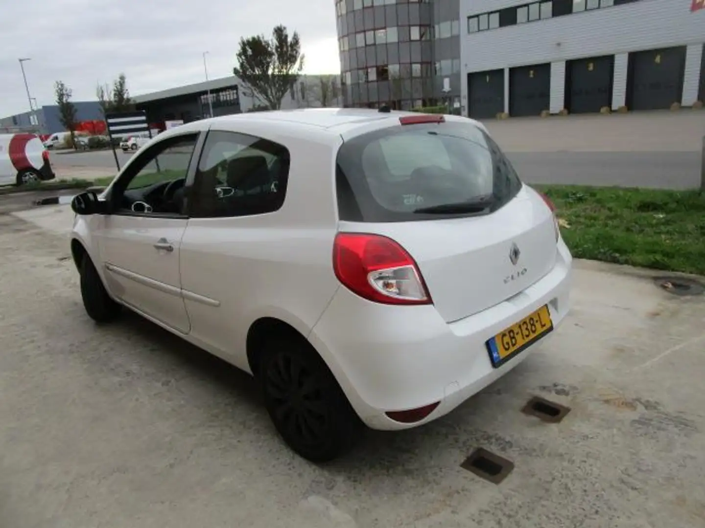 Renault Clio 1.2 Special Line Weiß - 2