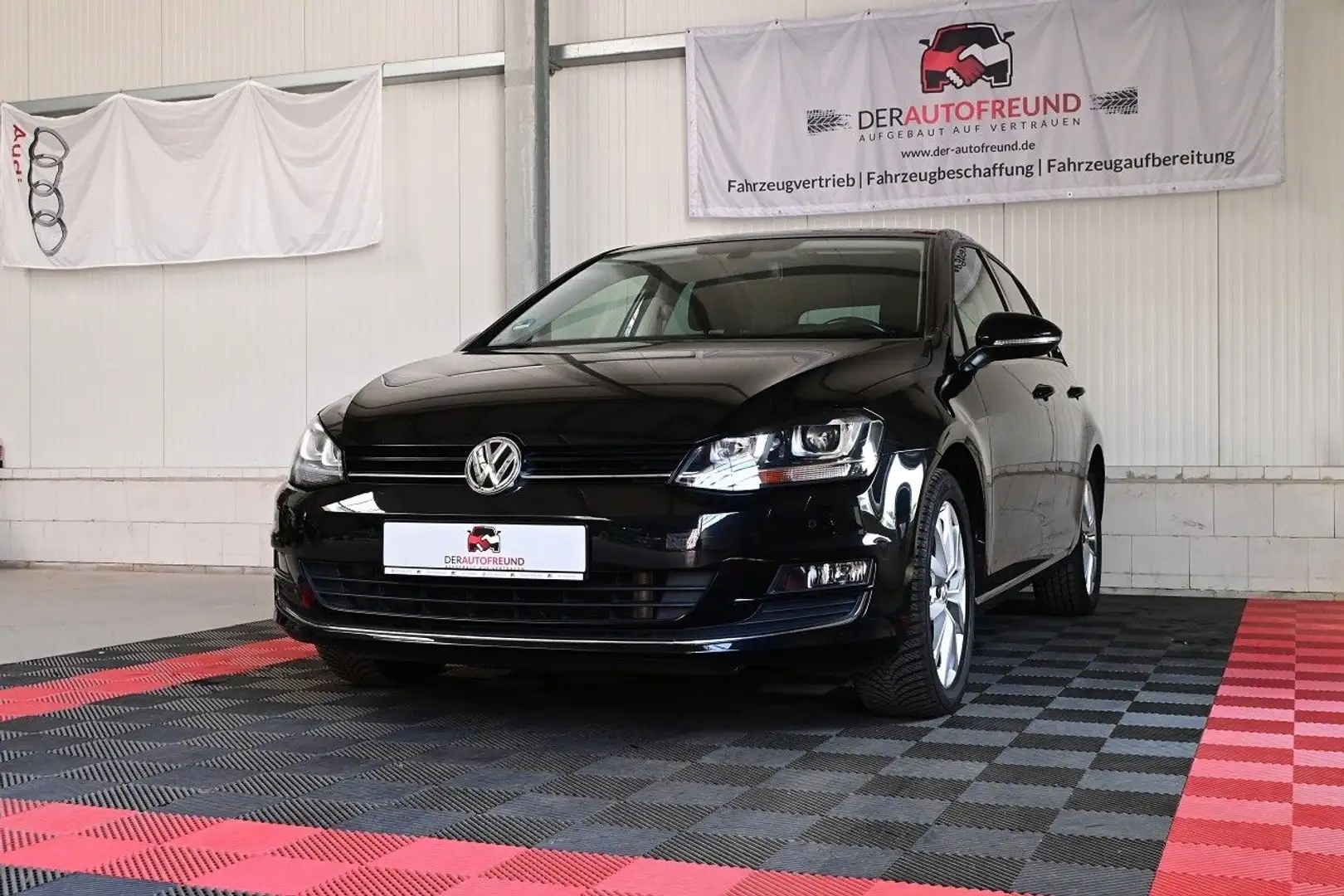 Volkswagen Golf VII Lim. Highline *Standheizung/Bi-Xenon* Noir - 2