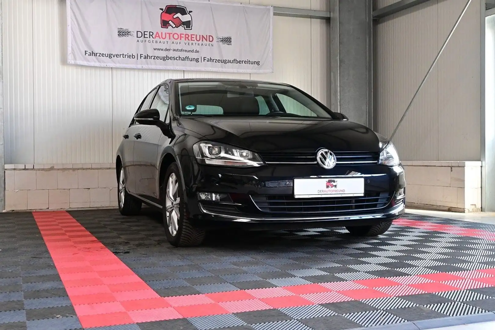 Volkswagen Golf VII Lim. Highline *Standheizung/Bi-Xenon* Noir - 1