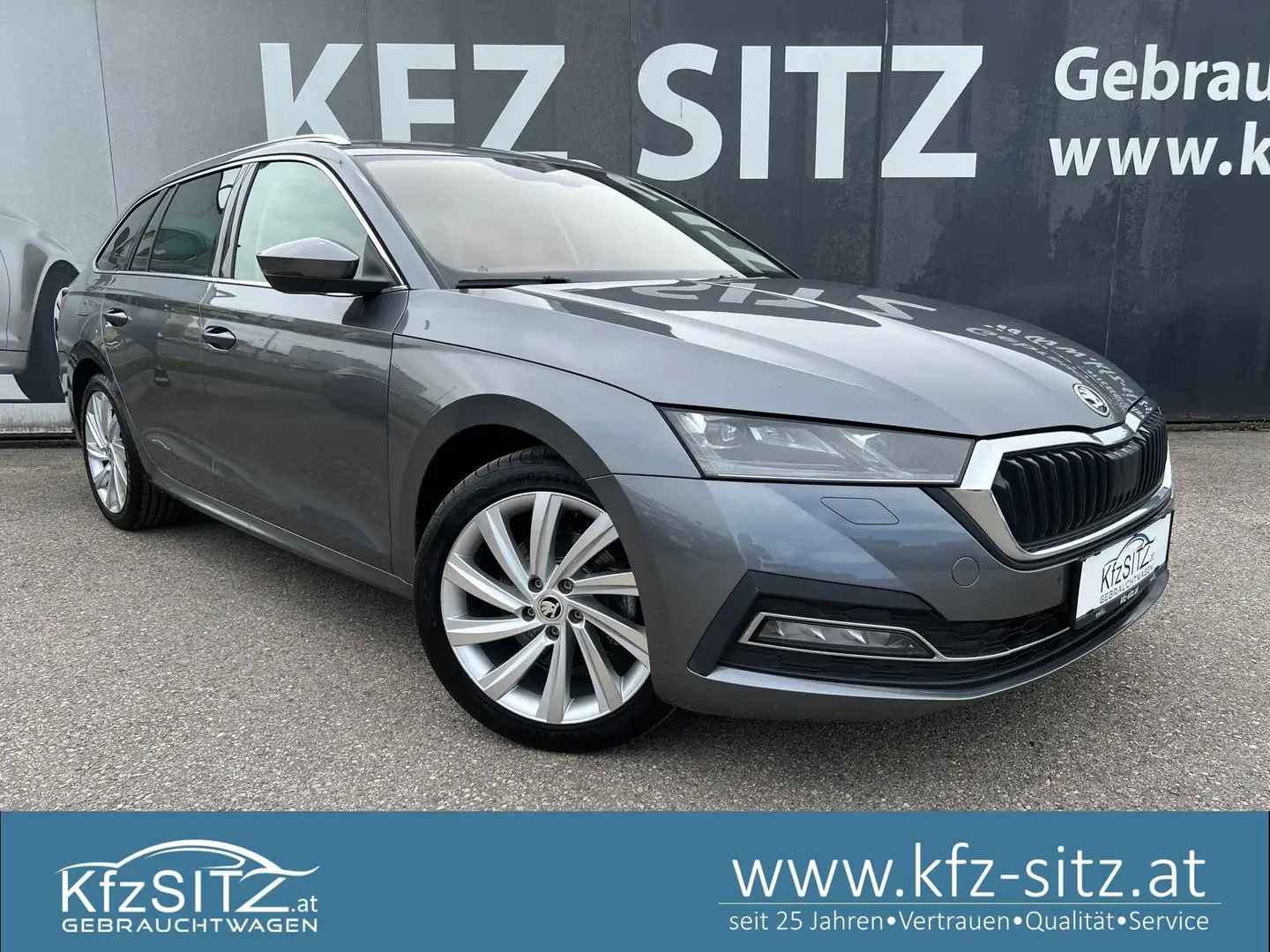 Skoda Octavia Combi 2,0 TDI Style DSG | NP: €51.100 Grau - 1