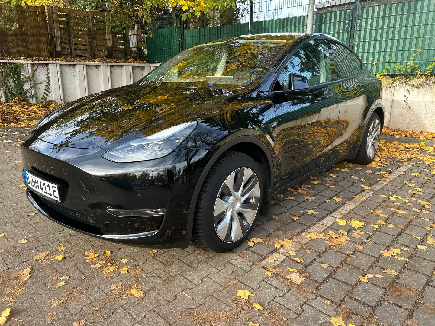 Tesla Model Y Model Y Long Range Dual Motor AWD Schwarz - 1