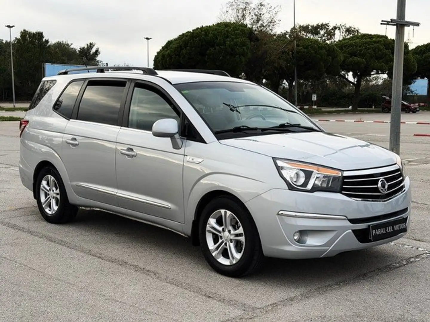 SsangYong Rodius D22T Limted Gris - 1