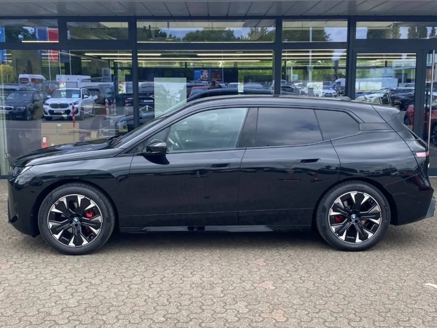 BMW iX xDrive 45 M Sport Pro AHK Harman/Kardon Integral A Schwarz - 2