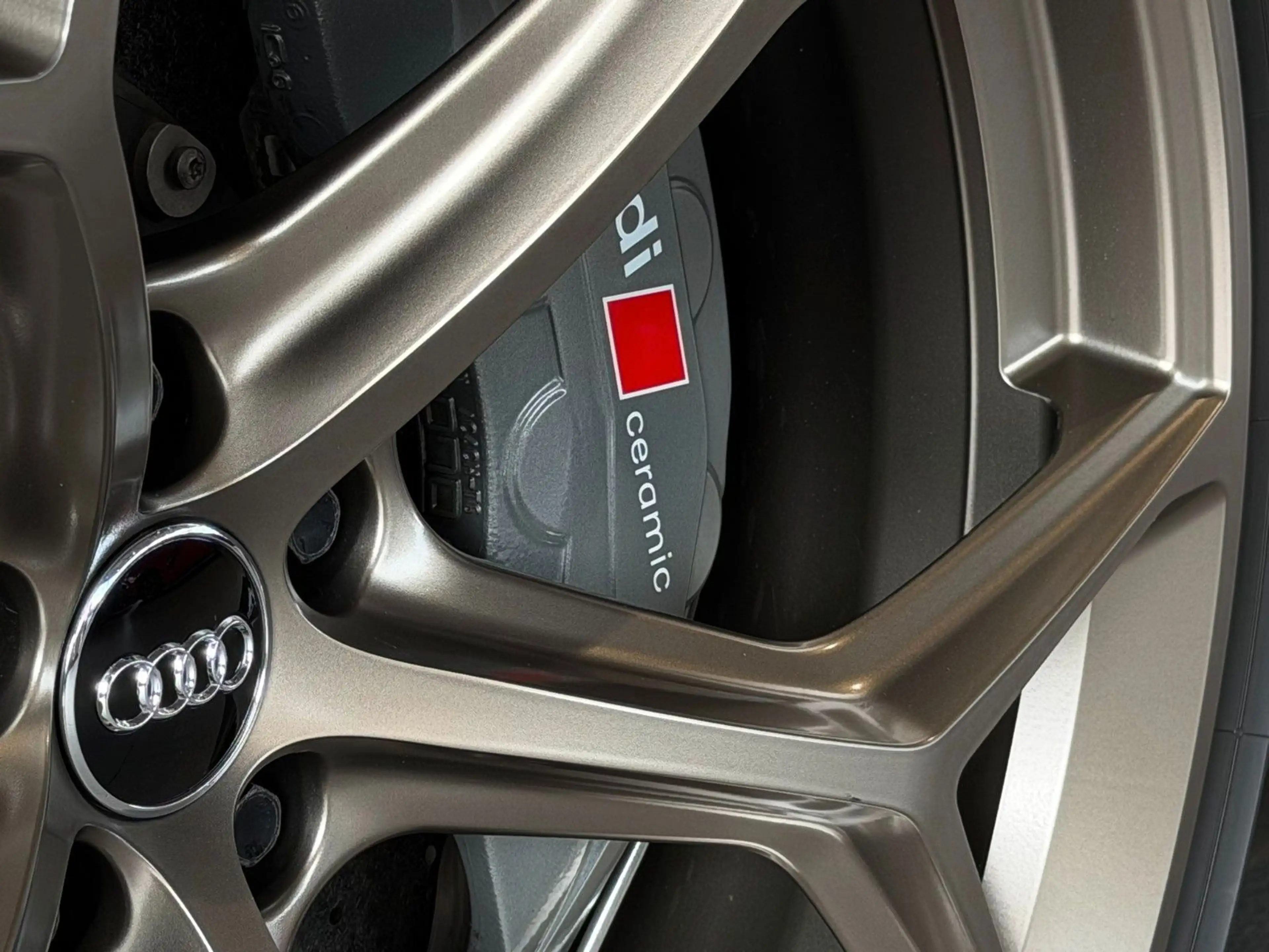 Audi RS6 Avant quattro*Sitzbel*Allradlenkung*SHZ*B&O* — photo 15