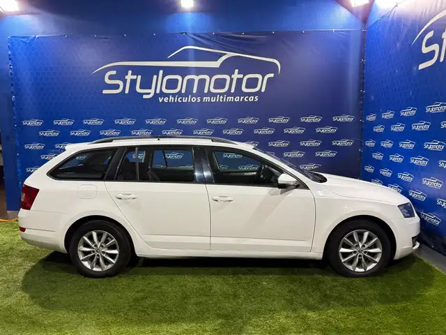 Skoda Octavia view 2