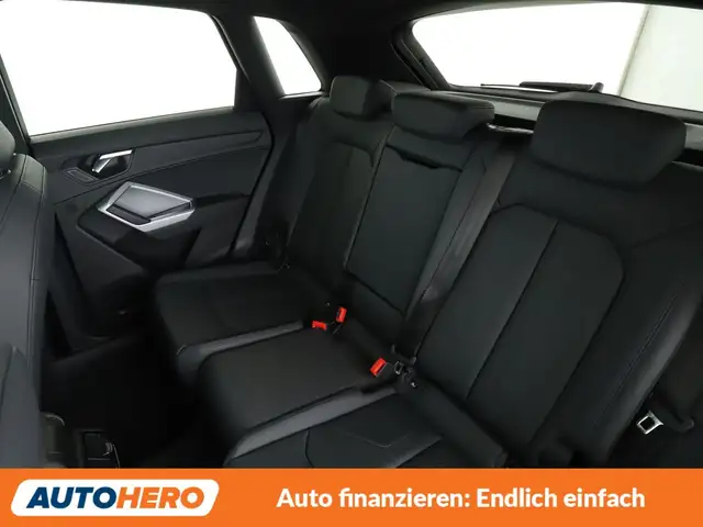 Audi Q3 view 14
