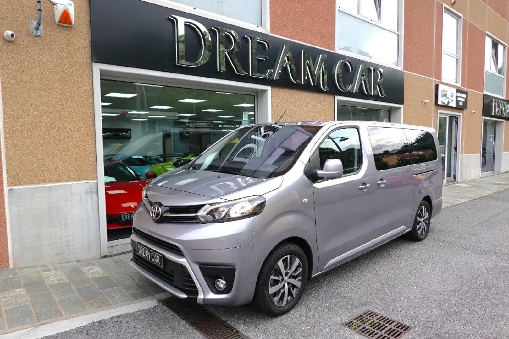 Toyota Proace Verso 2.0D 144 CV L2 Long 9 POSTI Grigio - 1