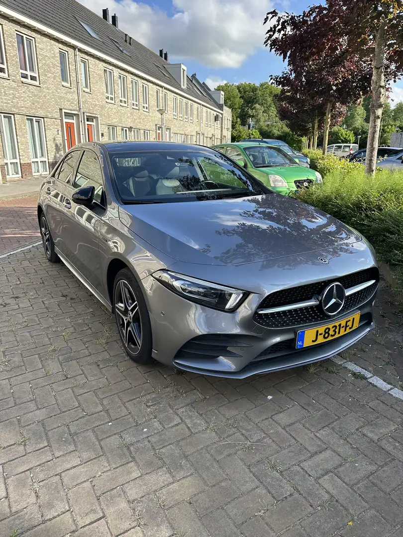 Mercedes-Benz A 250 e AMG line Grijs - 1