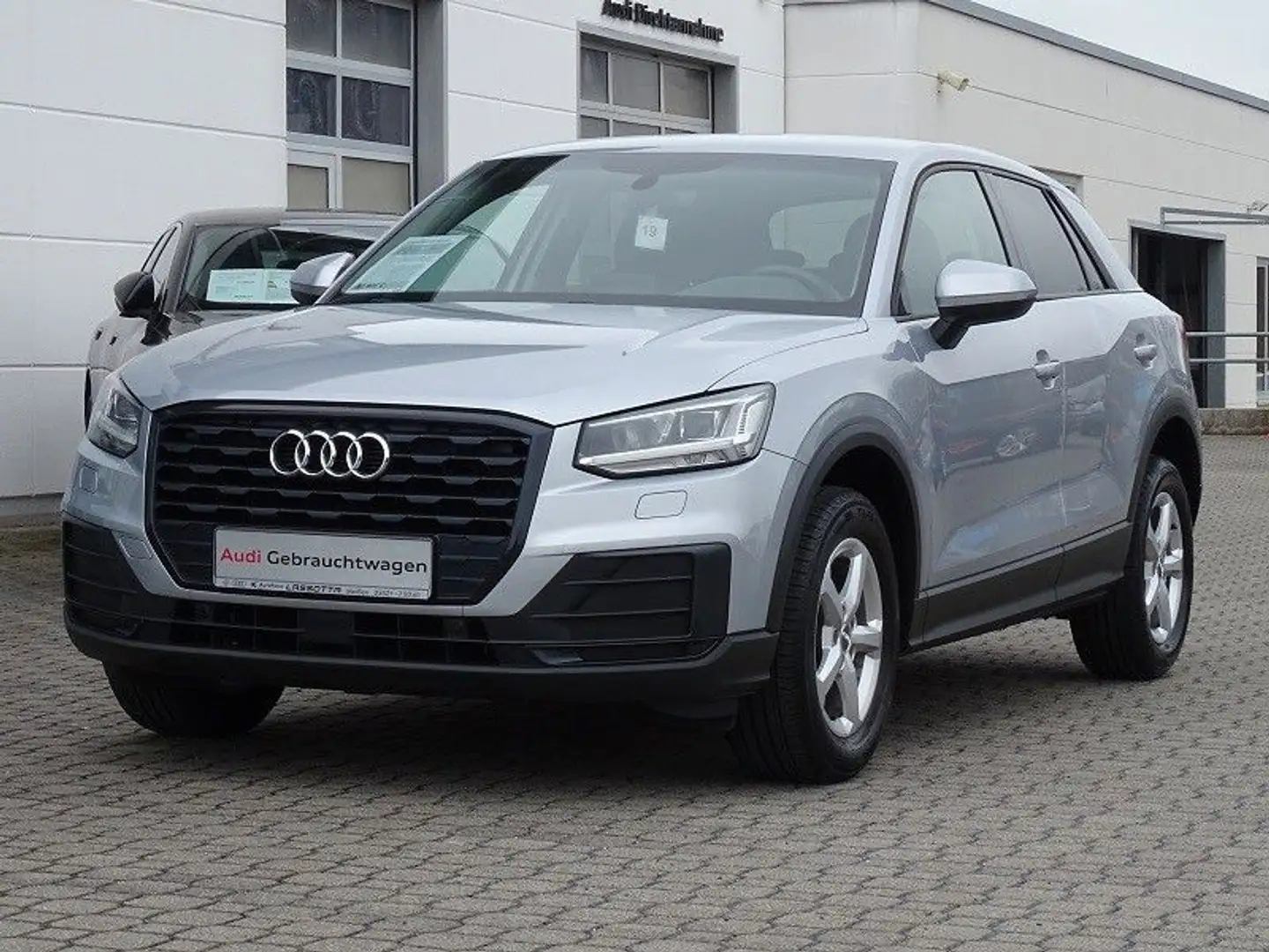 Audi Q2 30 TFSI #comfort - Optik-Paket schwarz Silber - 1