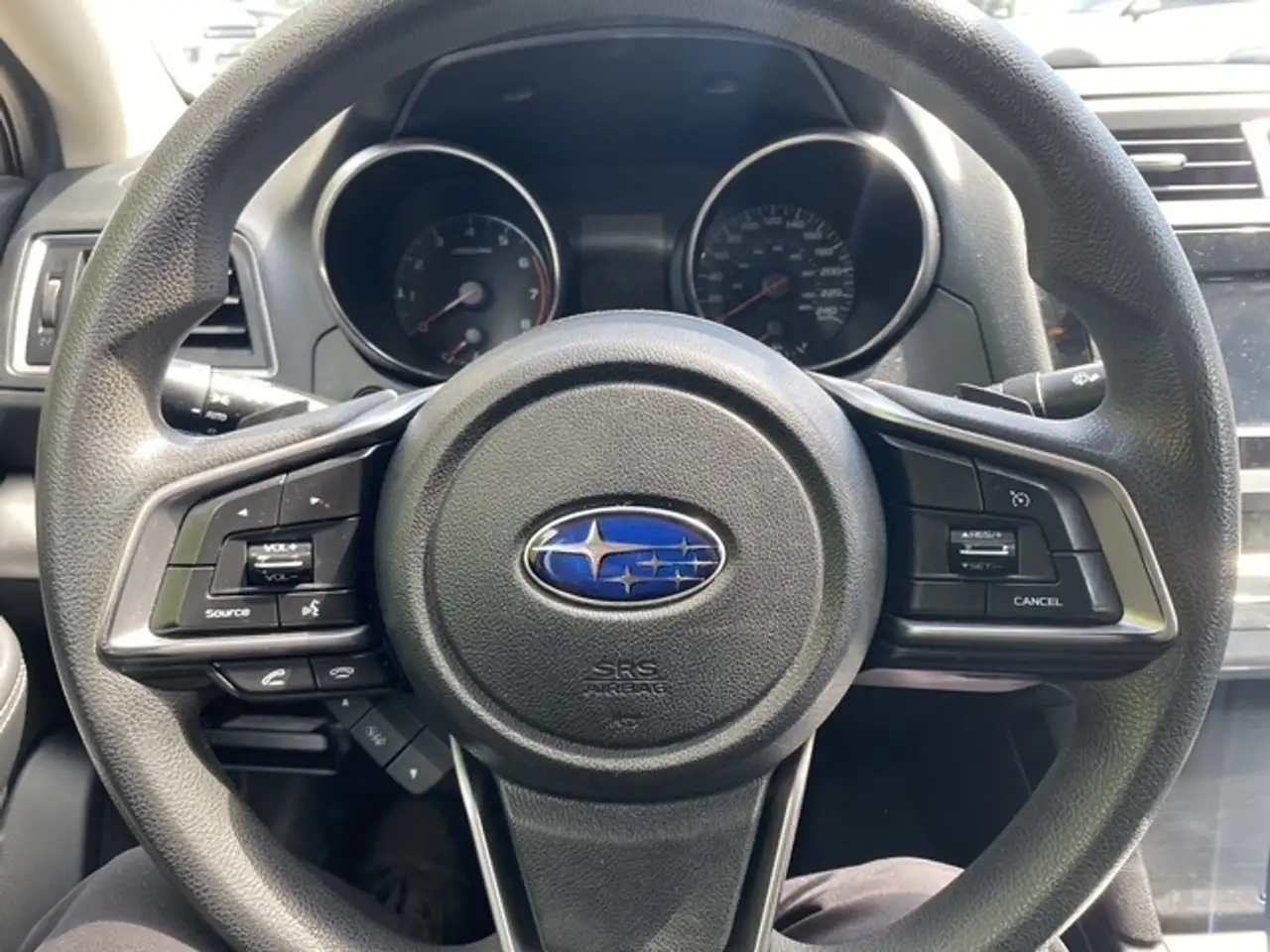 Subaru Legacy снимка Subaru Legacy