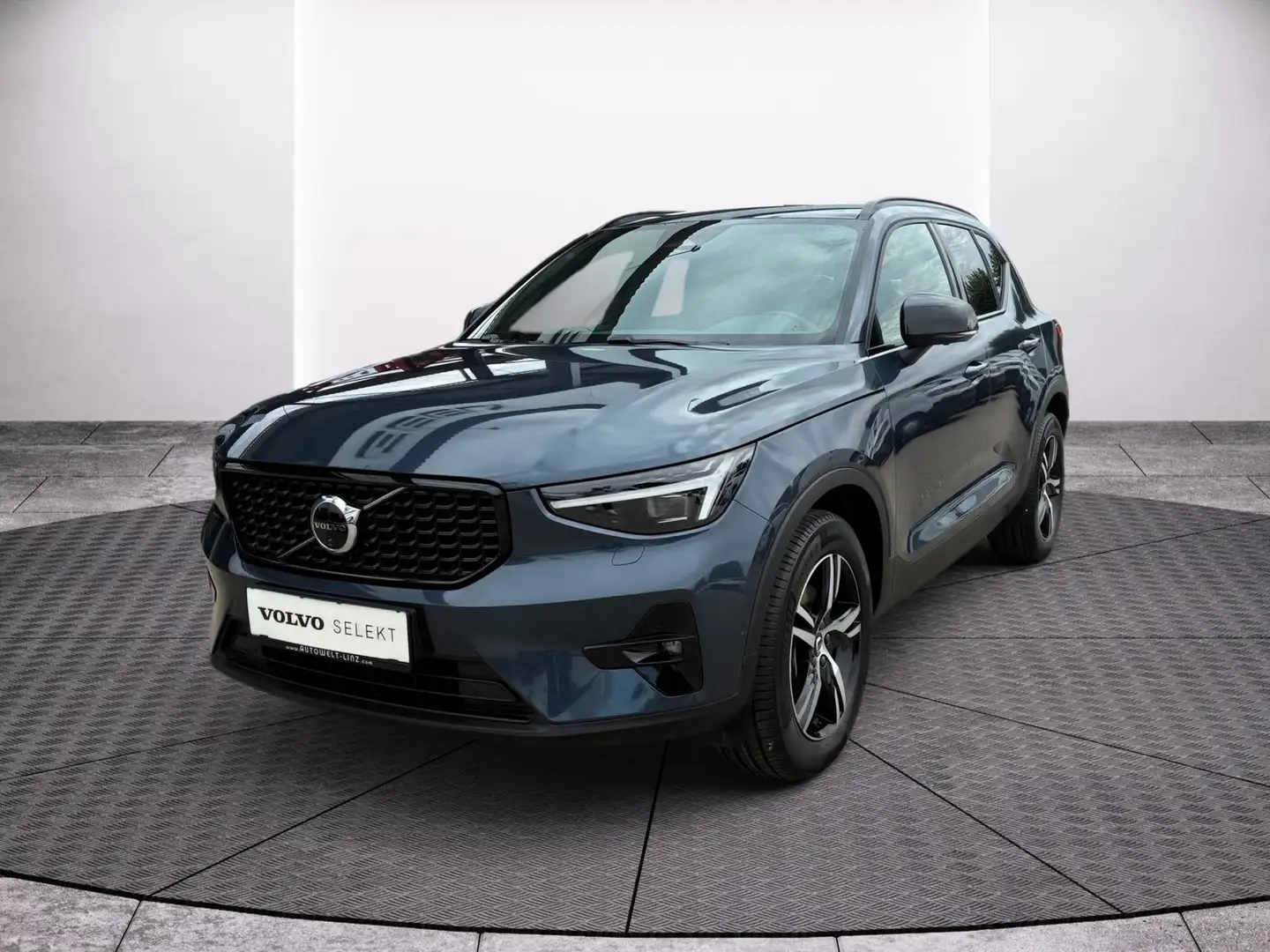 Volvo XC40 B3 Plus Dark ACC+LED+Navi+SHZ+2xKlima+360 Blau - 2